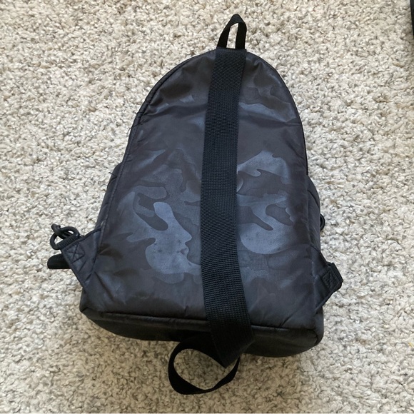 Skip Hop Paxwell Sling Easy-Access Diaper Bag Black Camo - Picture 2 of 8